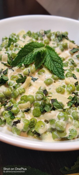 peas in mint and cream in a bowl