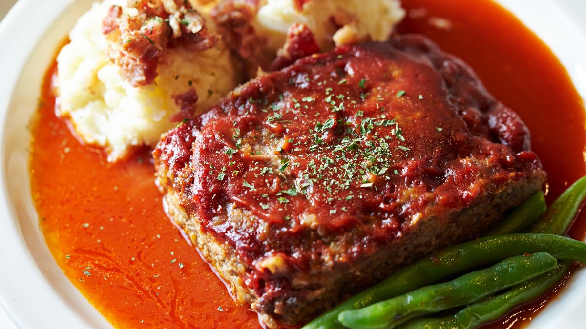 meatloaf with potatoes and green beans