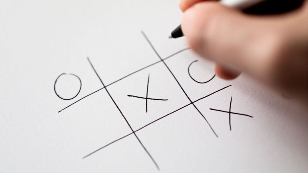 playing tic tac toe on paper