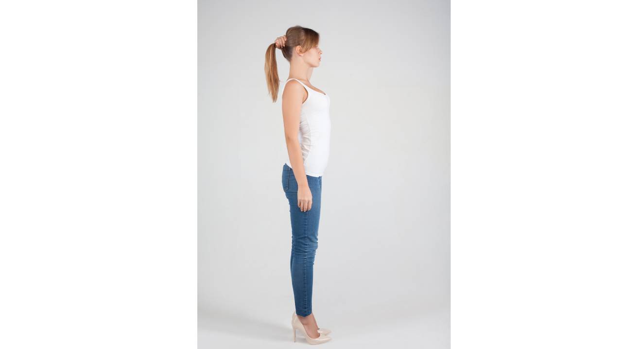 Woman wearing a skinny jeans