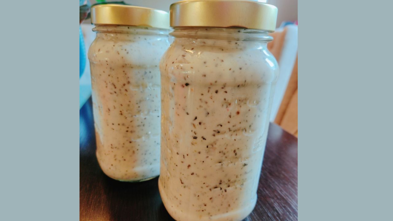 Alfredo sauce in jars