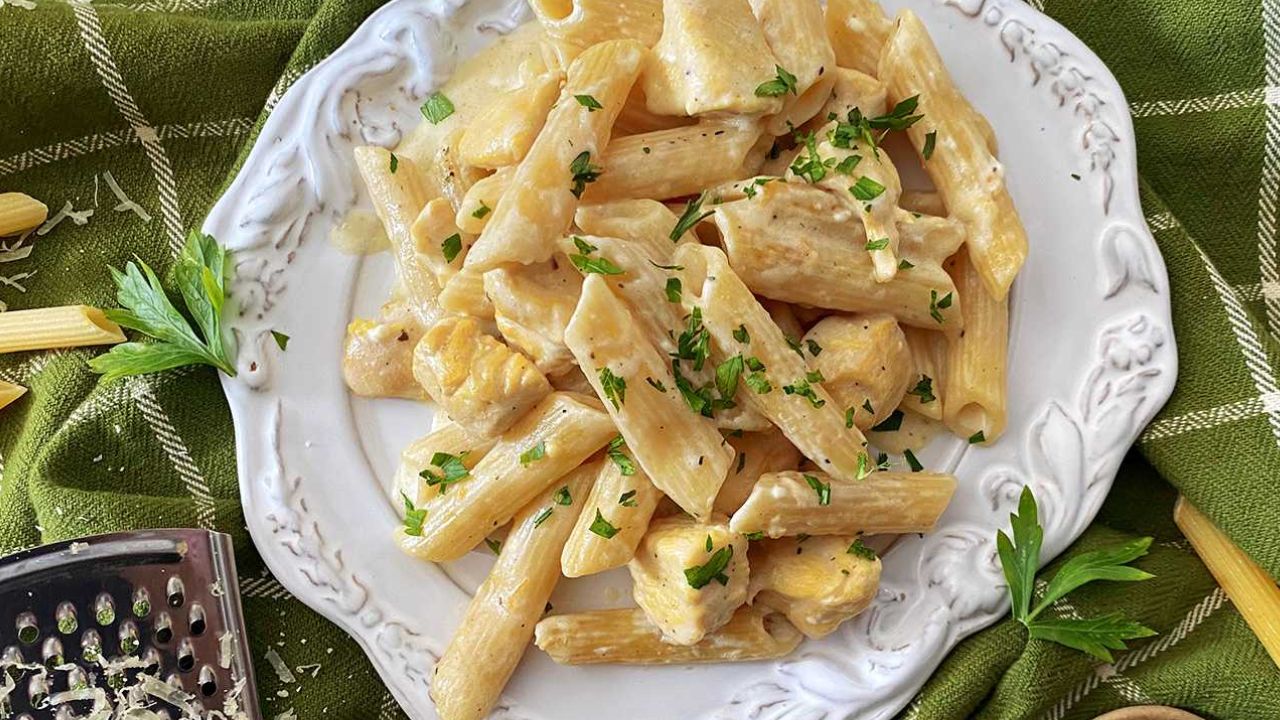 chicken alfredo pasta made in instant pot