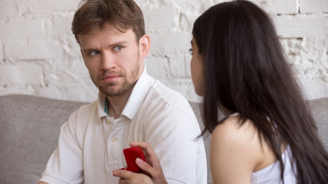 15 Signs He Doesn’t Want to Marry You